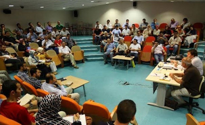 You are currently viewing Vakıflara dokunmak hayırlı değildir. Davutoğlu’na duyulan husumet yanlış tasarruflara yol açıyor…